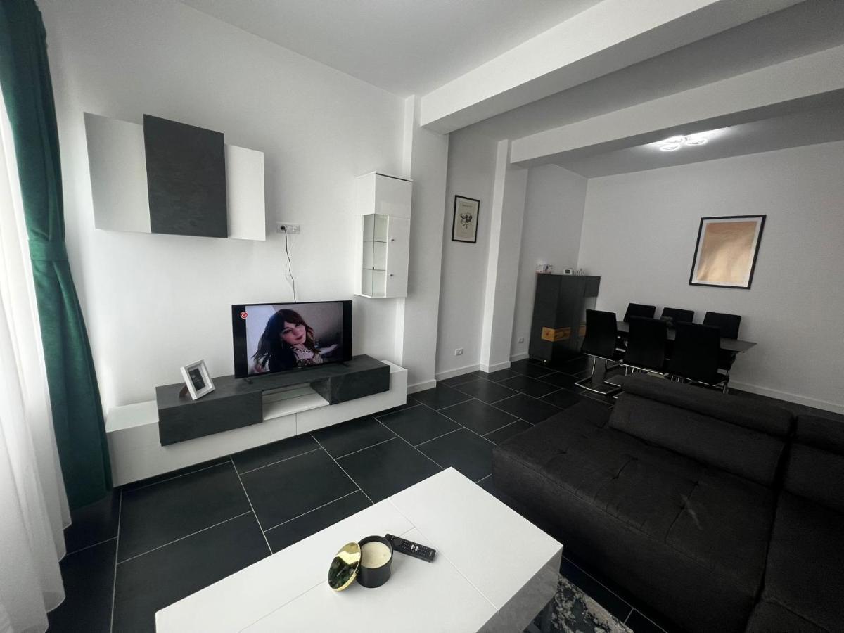 Marvellous Aparthotel With Master Apartments Suceava Exterior foto